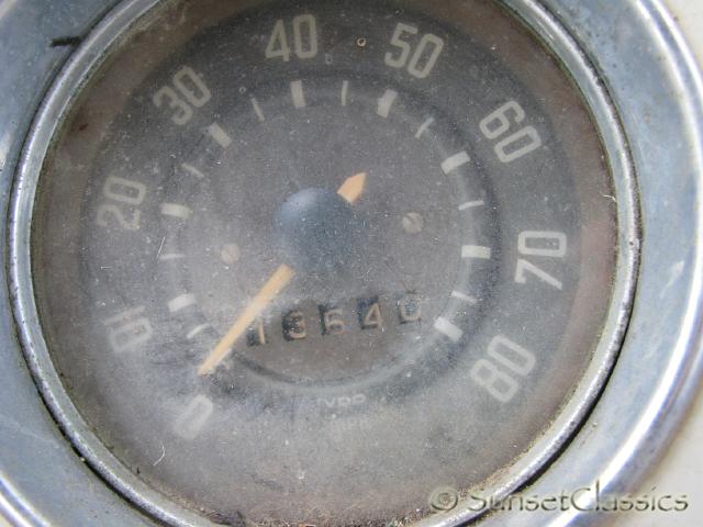 15-window-vw -bus-deluxe-speedometer.jpg